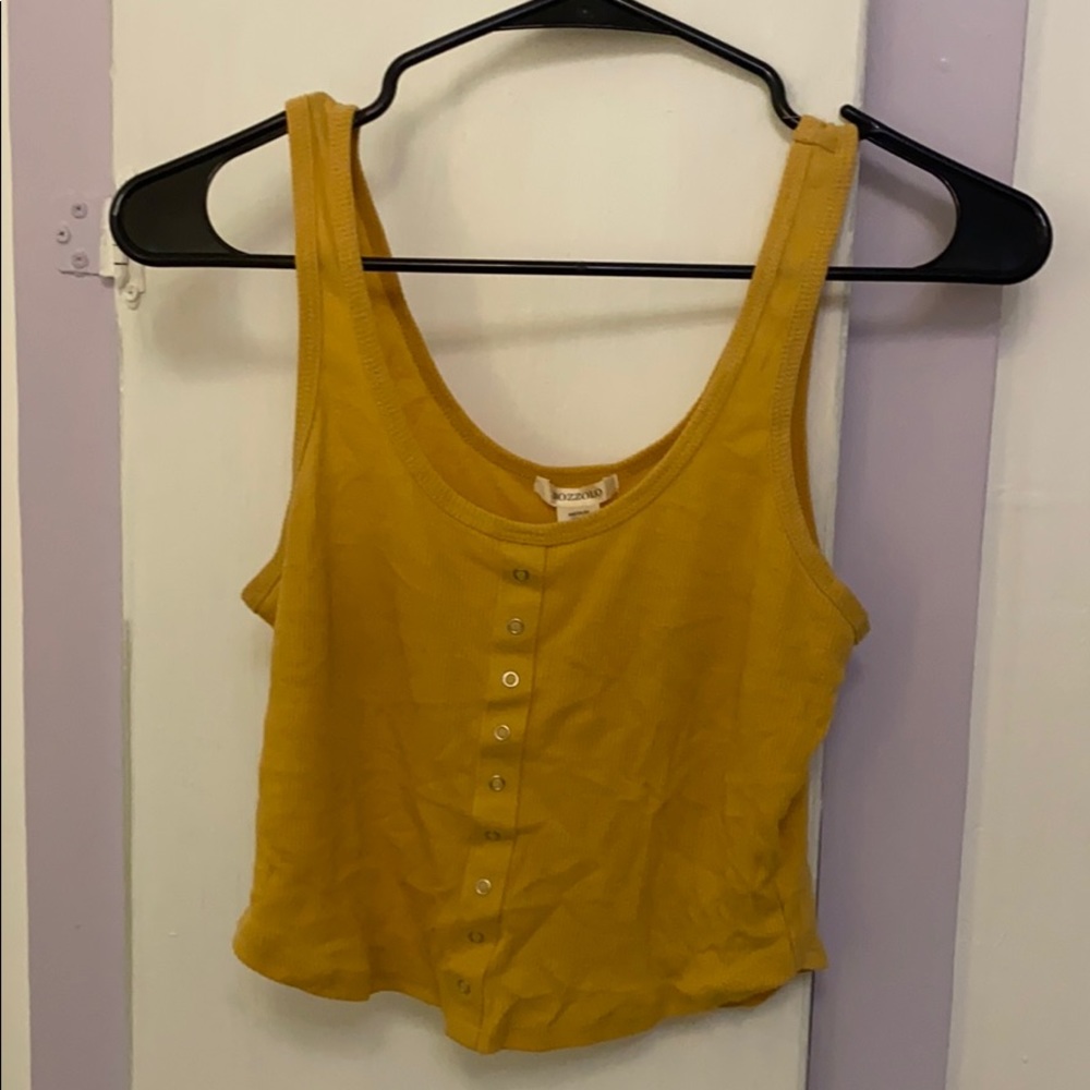 Cute yellow cropped tank